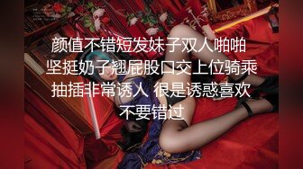 偷拍美女服务员尿尿 尿完在厕所里偷懒玩手机